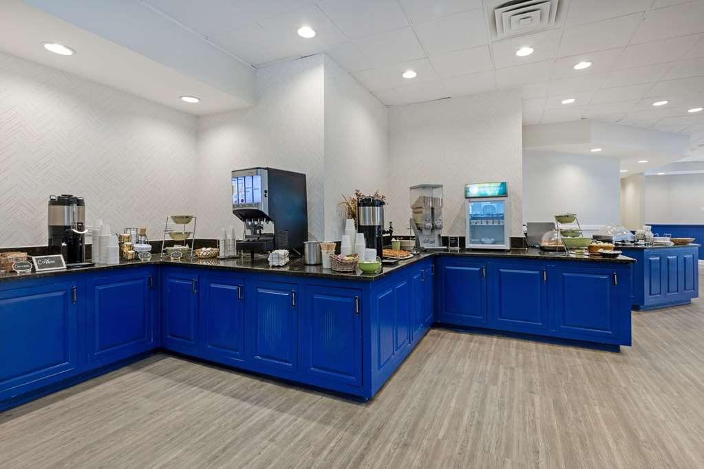 The Lux Hotel & Conference Center, Ascend Hotel Collection Waterloo Restaurant photo